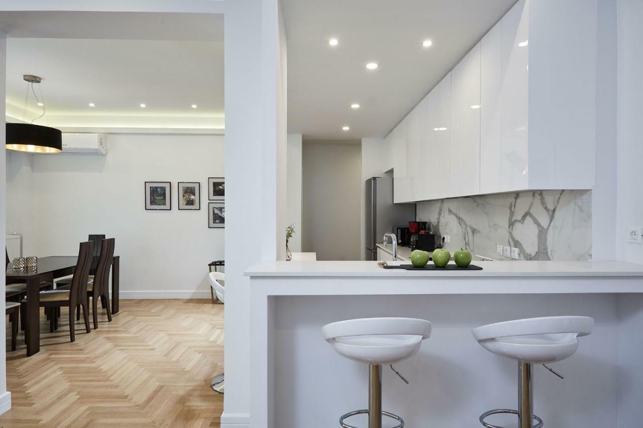 Luxurious Spacious Apt Next To Hilton Hotel Афины Экстерьер фото